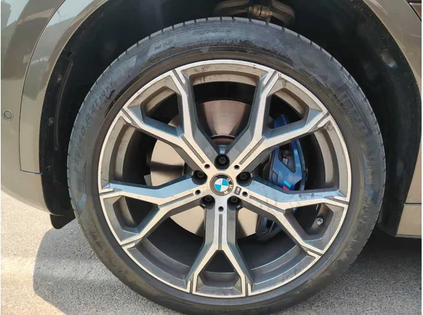 Car image 11