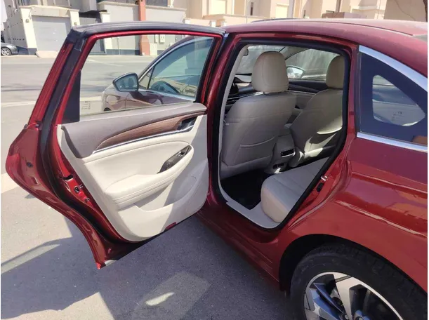 Car image 12