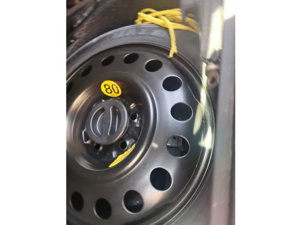 Car image 30