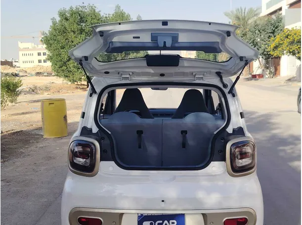 Car image 19