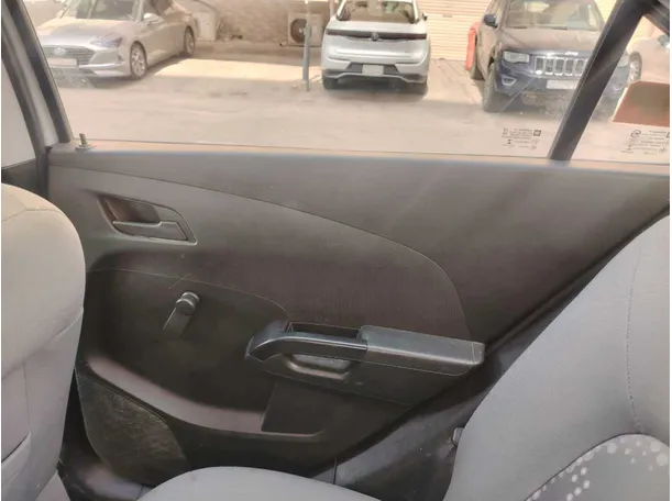 Car image 32