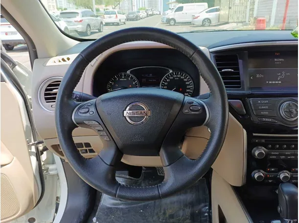 Car image 16