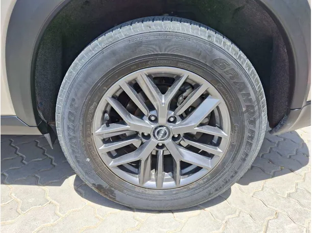 Car image 10