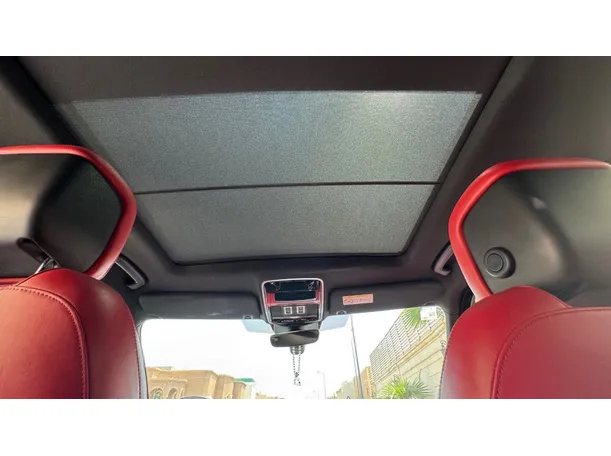 Car image 14