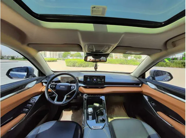 Car image 14
