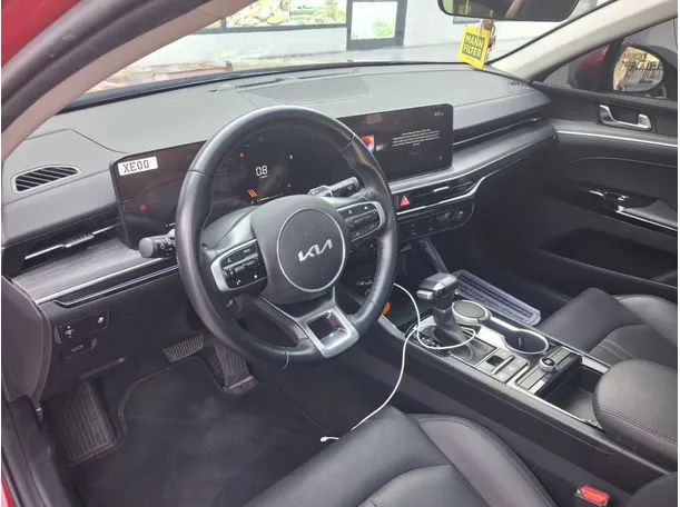 Car image 11
