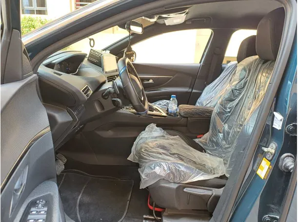 Car image 12
