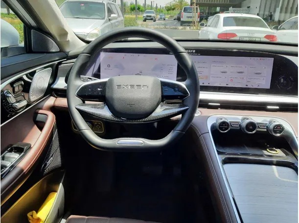 Car image 13