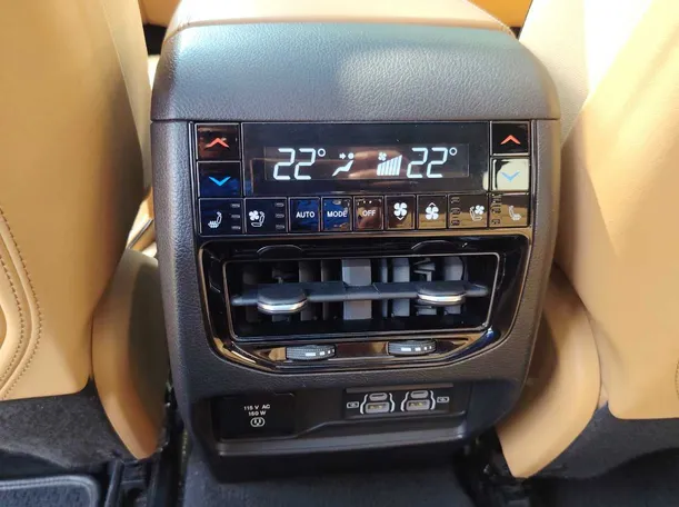 Car image 27