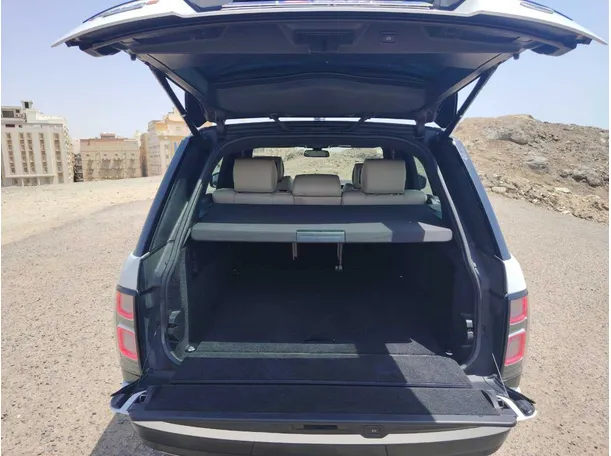 Car image 24