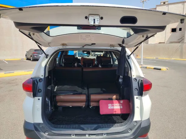 Car image 23