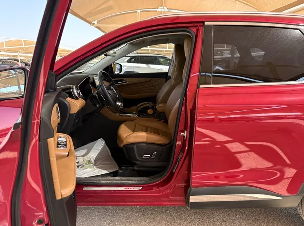 Car image 12