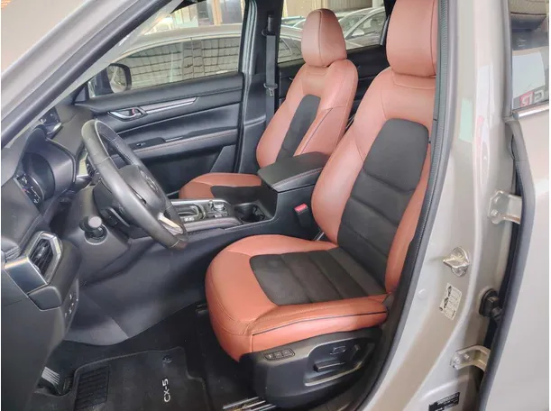 Car image 16