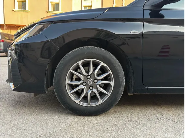 Car image 9
