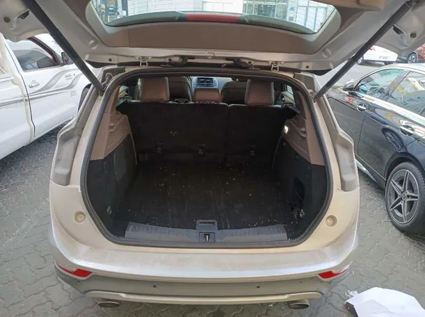 Car image 27