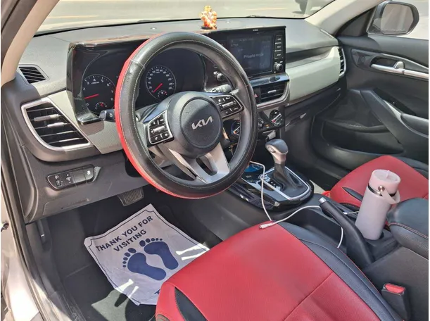 Car image 11