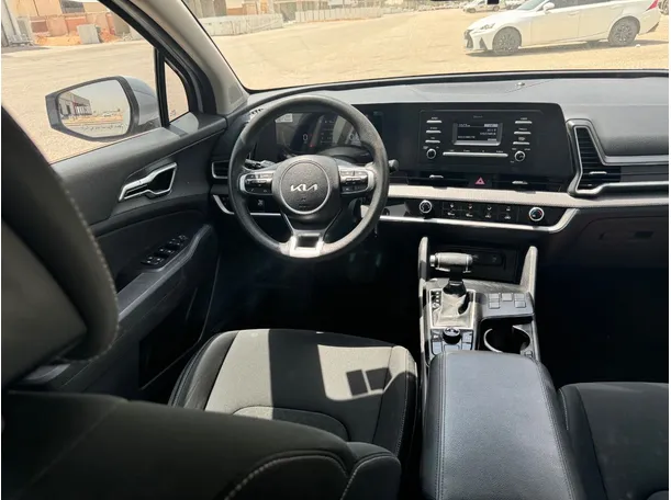 Car image 16