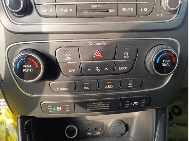 Car image 24