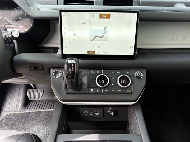 Car image 18