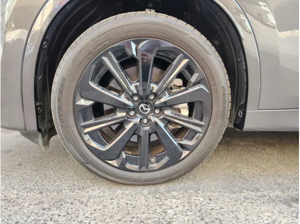 Car image 9