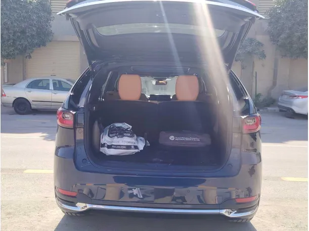 Car image 25
