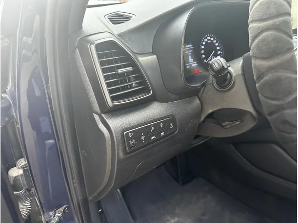 Car image 27
