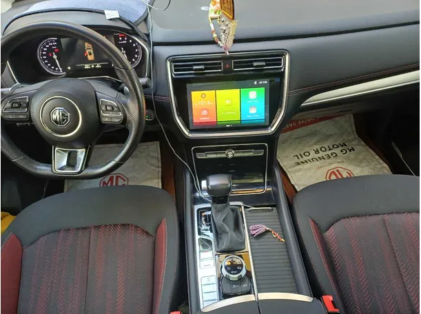 Car image 14