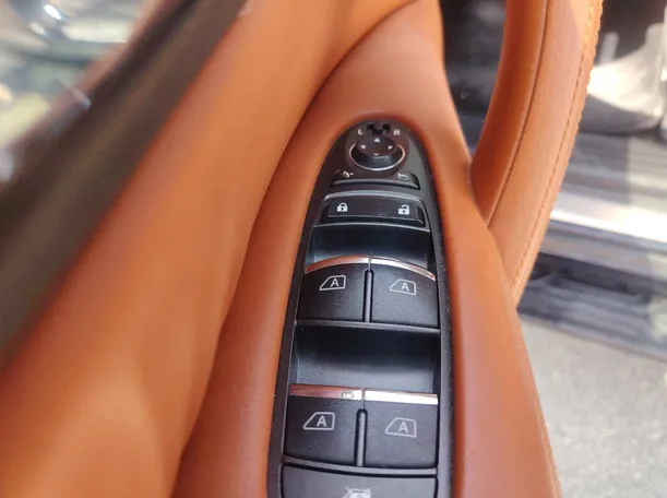 Car image 29