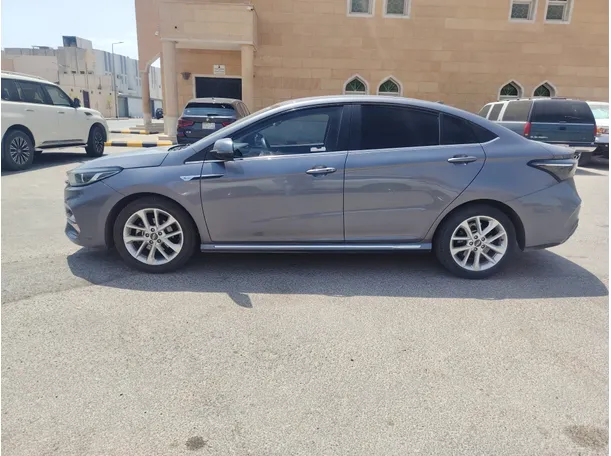 Car image 8