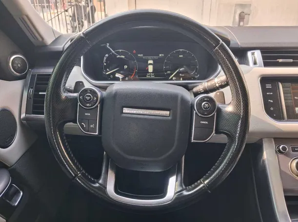 Car image 17