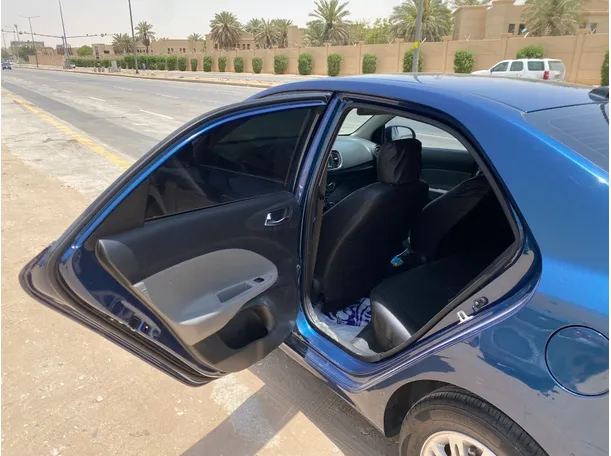 Car image 12