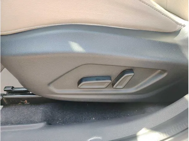 Car image 38