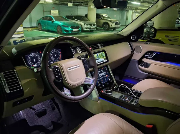 Car image 9