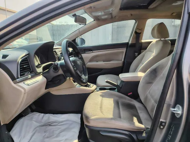 Car image 14