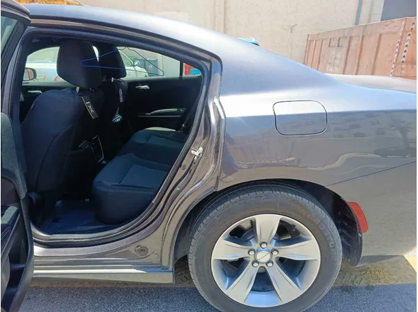 Car image 17