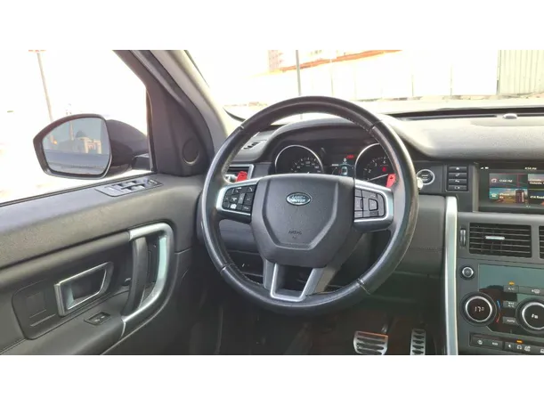 Car image 18