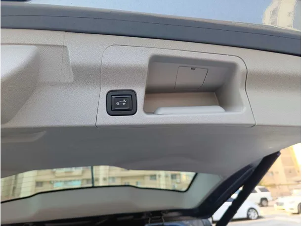 Car image 29
