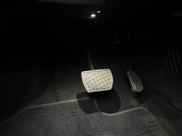 Car image 25