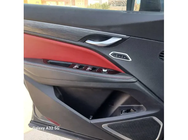 Car image 26