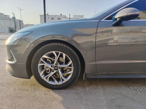 Car image 9