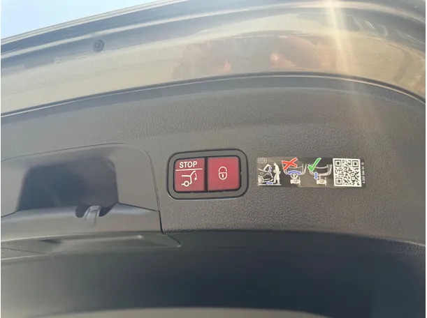 Car image 28