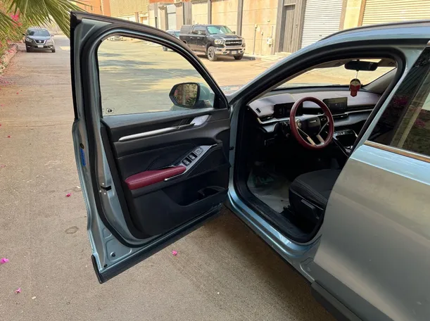 Car image 8