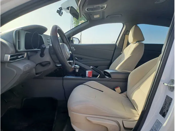 Car image 11
