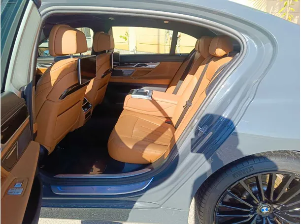 Car image 16