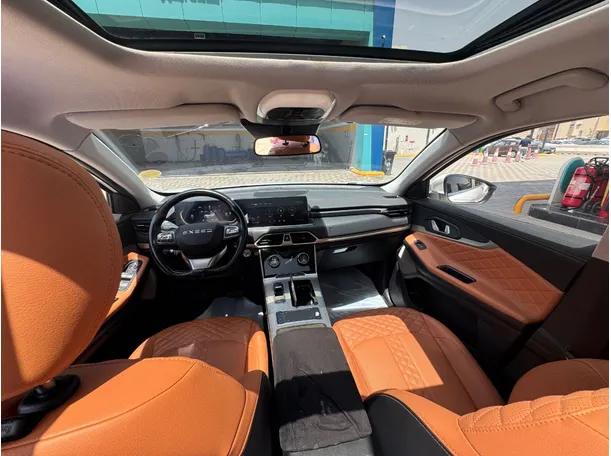 Car image 14