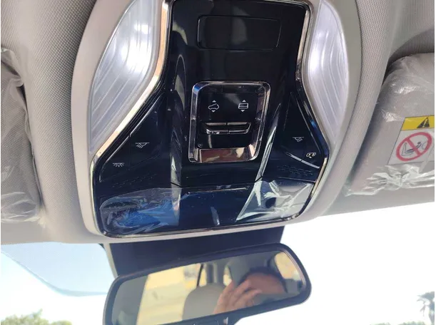Car image 36