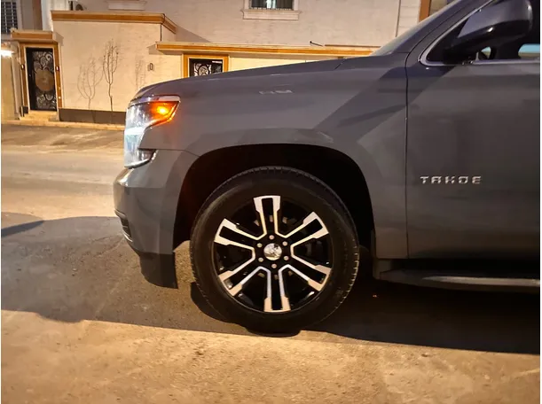 Car image 9