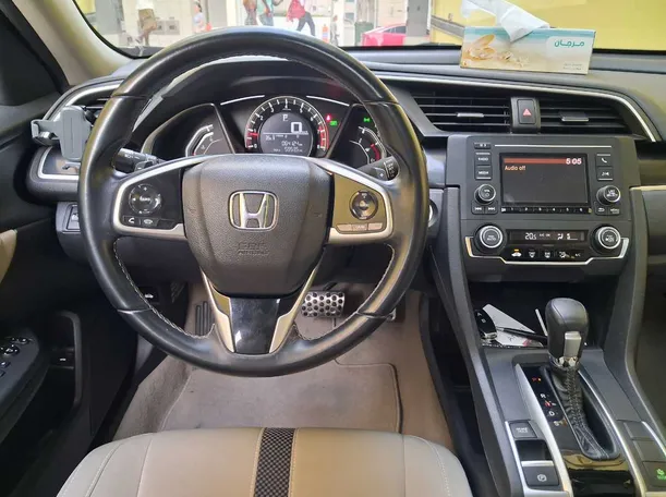 Car image 17