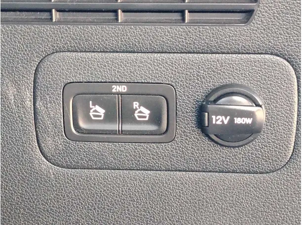 Car image 26