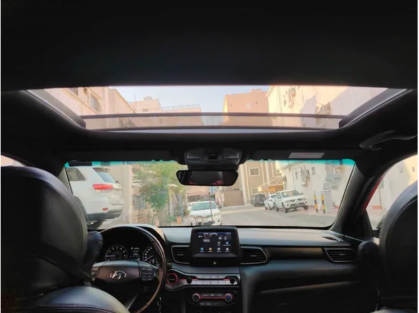 Car image 16